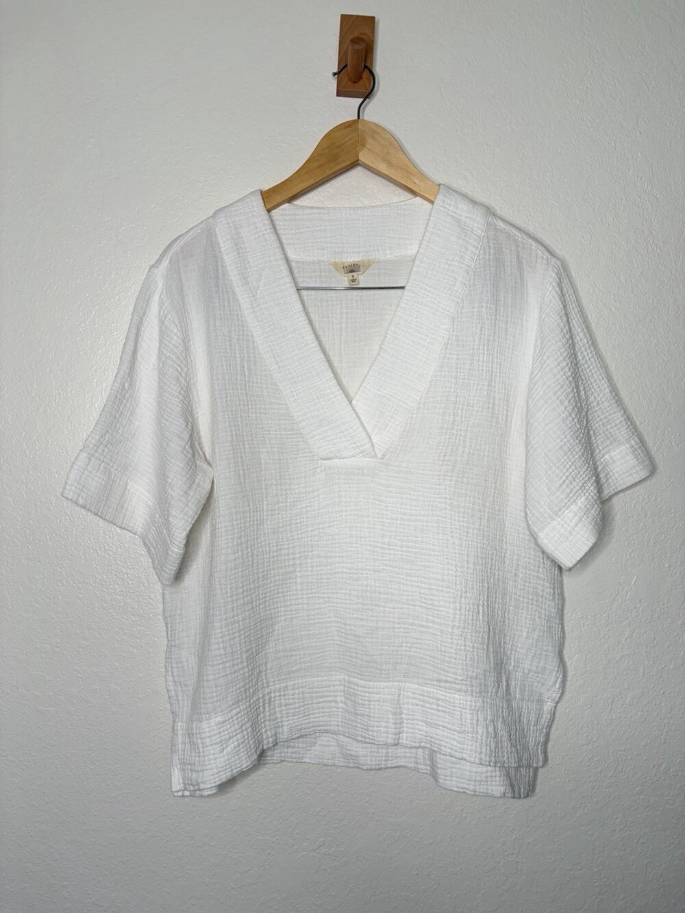Faherty White Short Sleeve V-Neck Gauzy Popover Short Sleeve Top Size Small
